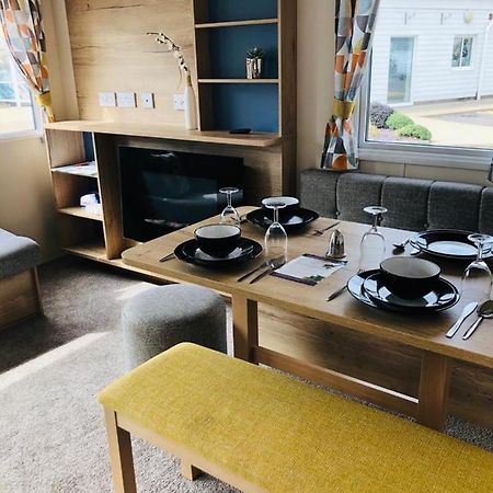 Chalet, Balcony, Bbq, Sleeps 6, Daire Lytchett Minster Dış mekan fotoğraf