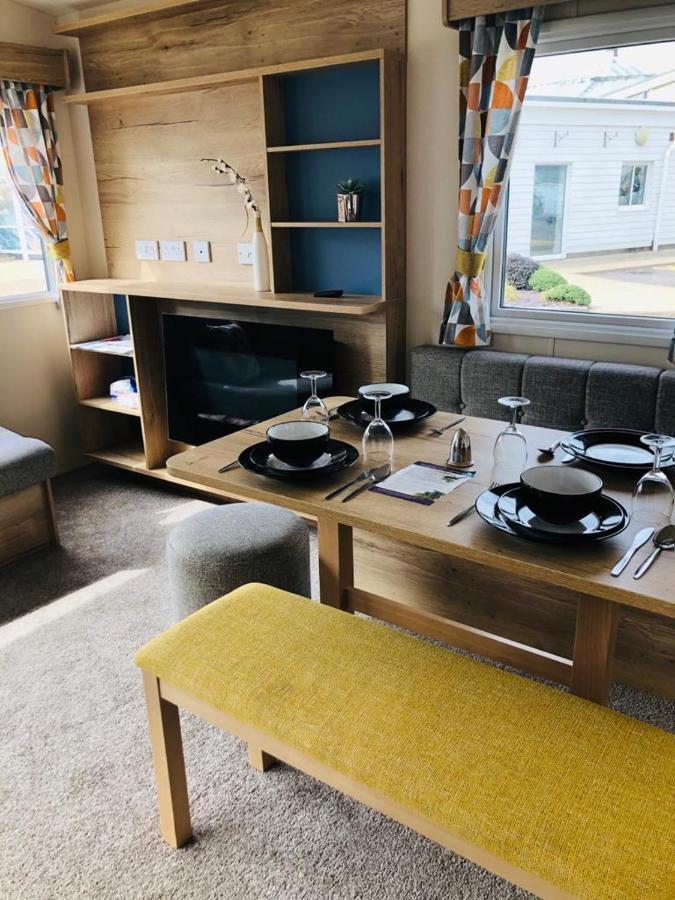 Chalet, Balcony, Bbq, Sleeps 6, Daire Lytchett Minster Dış mekan fotoğraf